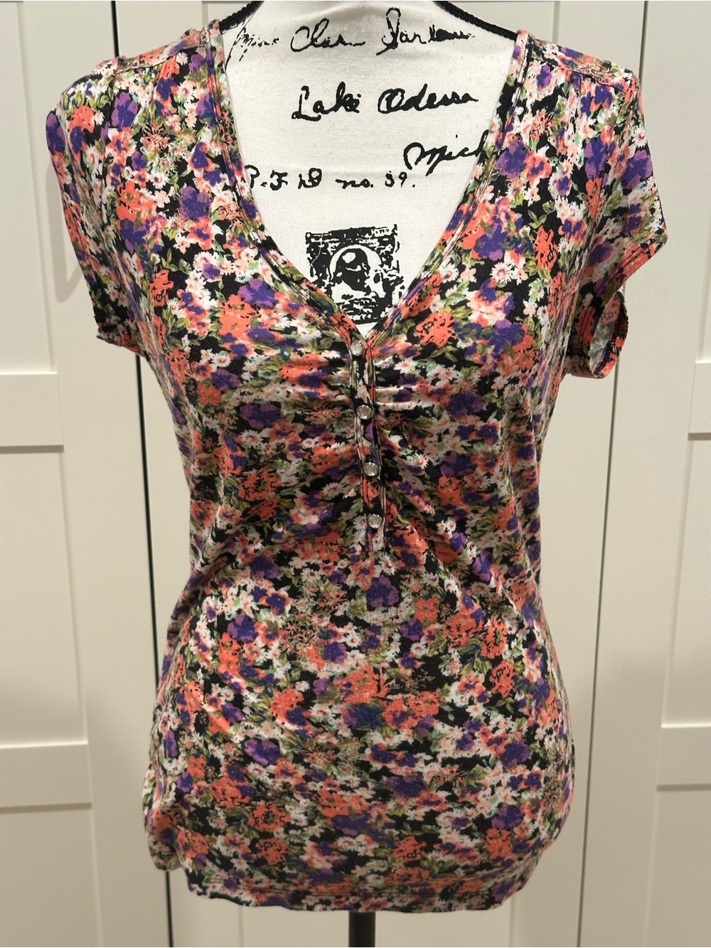 4/$14 Floral V-Neck Short Sleeve Top - Multicolor FITS LIKE A MEDIUM